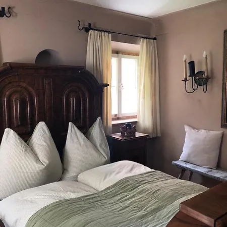 In 400 Jahre Alten Bauernhaus Farm stay Anif
